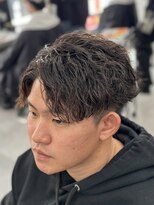 オーバルバイアピッシュ(OVARL by apish)&nbsp;縦落ちパーマ/センターパート/メンズパーマ