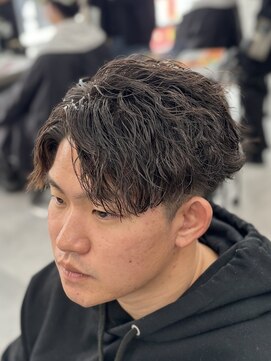 オーバルバイアピッシュ(OVARL by apish) 縦落ちパーマ/センターパート/メンズパーマ