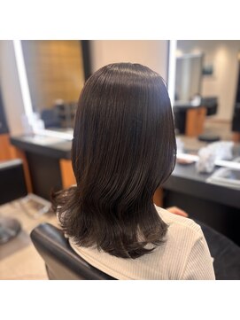 エミュ 伏見 国際センター(emu) ベージュ/艶髪/白髪染めカラー/ミディアムヘア