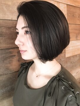 レオニード 表参道(LEONID) 30代大人なオシャレが好きな方におすすめ前下がりボブ