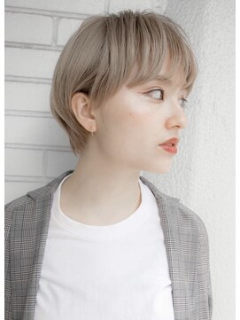 ルティア(Lutia) ハイトーンショート ホワイトベージュ