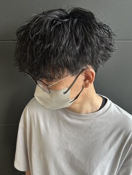 ヒュイル バイ ニアウ(Hwyl by Niau) メンズマッシュパーマニュアンスパーマスパイラルパーマ刈り上げ