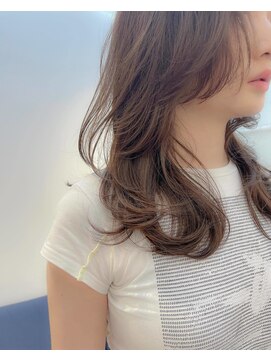 トレス(TRESS) セミロング レイヤー 前髪長め 透明感ブラウン 原宿 表参道