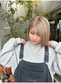 派手髪ボブ/金髪ボブ/ミルクティーベージュ/20代