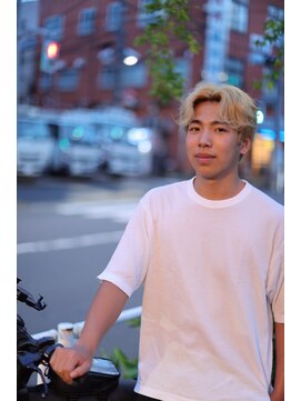 ヘアーズヨシオカ(HAIR'S YOSHIOKA) 志尊淳風(フェルマーの料理)ブロンドセンターパート