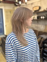 アデ オモテサンドウ(ade omotesando) ミディアムハイレイヤー×パールベージュ