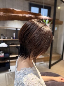 ニーイチイチ(211) ウルフレイヤー/暗めカラー