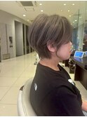earthショートレイヤーボブミルクティー丸みショートボブ