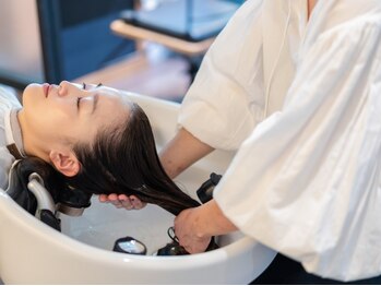 アキラ 名谷店(akira)の写真/【名谷】日々頑張っている自分へのご褒美に…＊。頭皮ケア×髪質改善を叶える極上の癒し体験♪