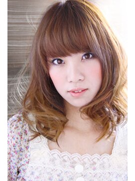 フォルテ 藤枝エピ店 大きめカールの大人かわいいパーマスタイル