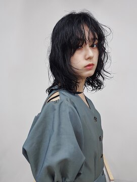 ハイカ(HYCA) 外国人のくせっ毛みたいなパーマ