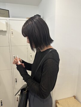 エイチ 梅田(H) ミルクティーグレージュショートウルフレイヤーカットクラゲヘア