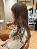 ビュートリアム265(BEAUTRIUM 265)&nbsp;アッシュグレージュ ロングヘア レイヤーカット 顔周りレイヤー