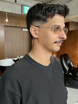 ヨロヘアー(YOLO hair) バーバースタイル/フェード/アップバング