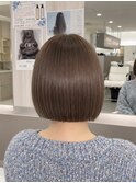 ミルクティーカラー＋切りっぱなしボブ