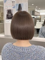 プロデュース 古淵店(Produce) ミルクティーカラー+切りっぱなしボブ