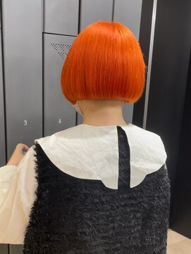 イリ 大阪(ili) 『丸いシルエットボブ/vividオレンジ』