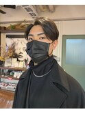 ちょっとだけ前下がりのセンターパート.*+