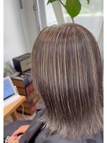 プシュケ(PSYCHE)&nbsp;大人可愛いハイライトアッシュグレージュミディ20代30代40代50代