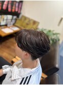 清潔感と遊び心を兼ねた毛流れセンターパート×メンズカラー1