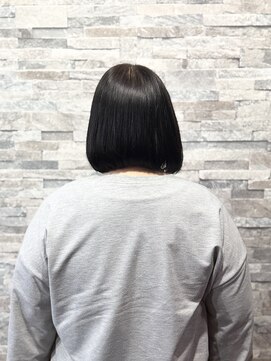 髪質改善×前下がり大人ショートボブ