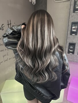 ブランシスヘアー(Bulansis Hair) シルバーハイライトスタイル