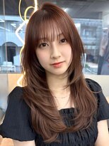 ラ キング(LA KING)&nbsp;ラフなワンカールで決まるレイヤーカット×ピンクベージュ