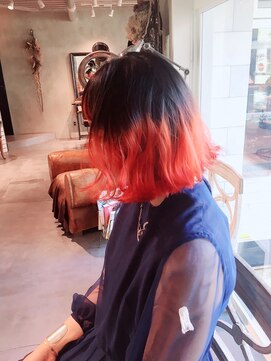 ロリム(RorriM) グラデションカラー ミディアムボブ