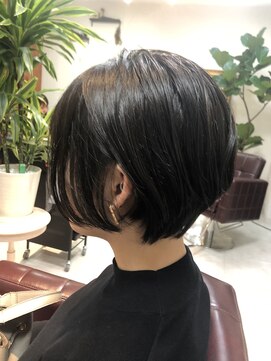 ディスオモテサンドウ 表参道(This OMOTESANDO) 黄金比カットShort STYLE【表参道,青山】山本