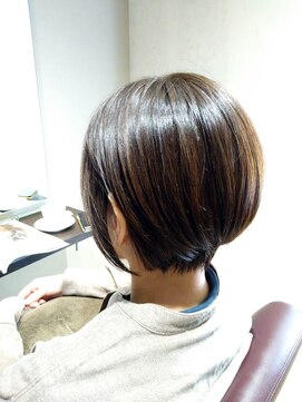 シンリア(ShinLia) 20代30代大人ショートボブx小顔ウルフカット丸みショート