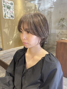 コンビネーション(combination) 細束ナチュラルハイライトオリーブベージュ似合わせショート