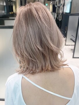 アイティーバイアルバム 下北沢店(IT by ALBUM) ミルクティーミディ_外ハネボブセクションカラー_ba395451