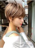 似合わせカット小顔ショートボブ 丸みショート ハイライトカラー