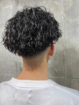 ソレイユ バイ アルフレッド(SOLEIL by alfRed) 波巻き ツイストスパイラル 束感 センターパート 黒髪