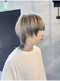 ホワイトベージュ × ポイントライトブルー