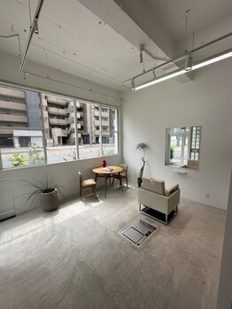 アノニューム(anonym)の写真/【無料駐車場完備】マンツーマンでしっかりと髪質を見極めてご提案！理想の質感&艶感を叶えます♪