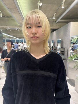 ダブ アオヤマ(DaB AOYAMA) 抜きっぱなしブリーチカラーブロンドウルフカット姫カット