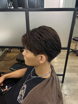 クロムトウキョウ ザ バーバー 新宿本店(CHROM TOKYO the Barber) 刈り上げセンターパート
