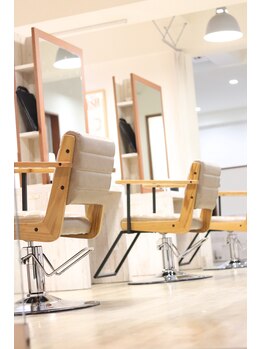 エコルアヘアー(ecolua hair)の写真/【南浦和駅徒歩3分】カウンセリングから仕上げまで一人のstylistが担当！好みをきちんと分かってもらえる♪