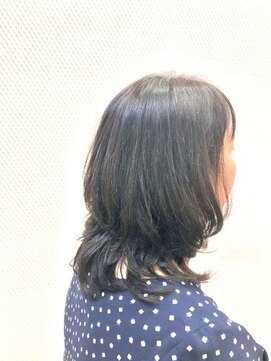 クオリス 上福岡店(QUALIS) ミディアムウルフ/ネイビーカラー/小顔/レイヤーカット/30代40代