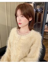 大人クアンク後れ毛レイヤーミディアム外ハネ