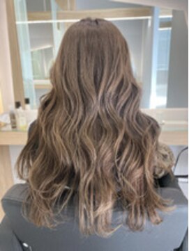 クシュ 所沢西口プロぺ通り(kusyu... ) 黒髪/グレーベージュ/レイヤーロング/前髪パーマ/所沢ハイライト