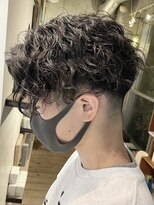 フィフス(fifth) 原宿前下がりセンターパートツイストスパイラルパーマ刈り上げ