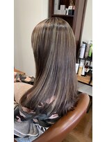 アドア(ADOR) おススメの可愛いロングヘアー【アッシュカラー】