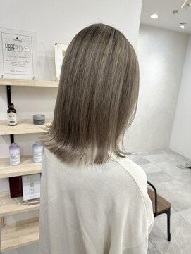 ジゼル(gisele) (稲毛)グレージュ