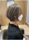 ショートボブ×グレージュ