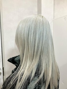 ピノ ウメダ(Pinot UMEDA) #ホワイトカラー #ブリーチ #ホワイトブリーチ