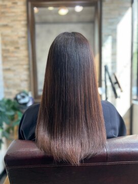 ハサミバイアトリエナガノ 千葉(8sami by atelier nagano) ショートボブ/センターパート/ツヤ髪/グラデーション/イヤリング