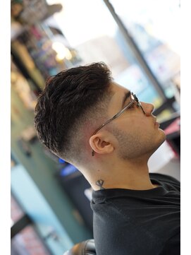 タイト スワッグ バーバーワークス(TIGHT SWAG BARBERWORKS) スキンフェード×オールバック