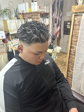 ノーベリー ホワイトメッシュ、極道パーマ